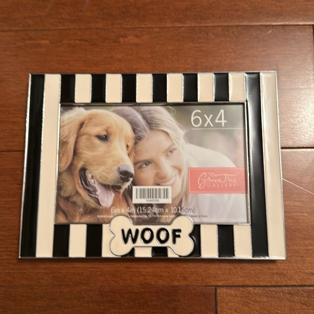 Dog- Woof picture frame.🖤